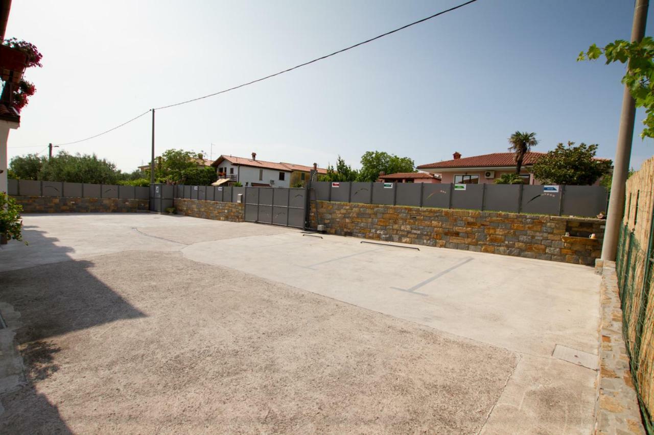 Apartmaji Sobe Zvezda Pobegi Buitenkant foto